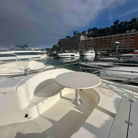 Hotel en barco Yatch The Rock Mónaco